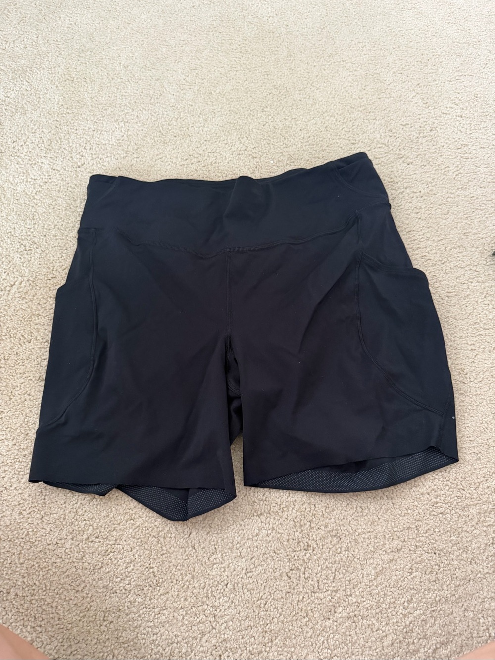 lululemon athletica Black Fast and Free High-Rise Bike 6” Shorts with Side Pocke - Picture 2 of 4